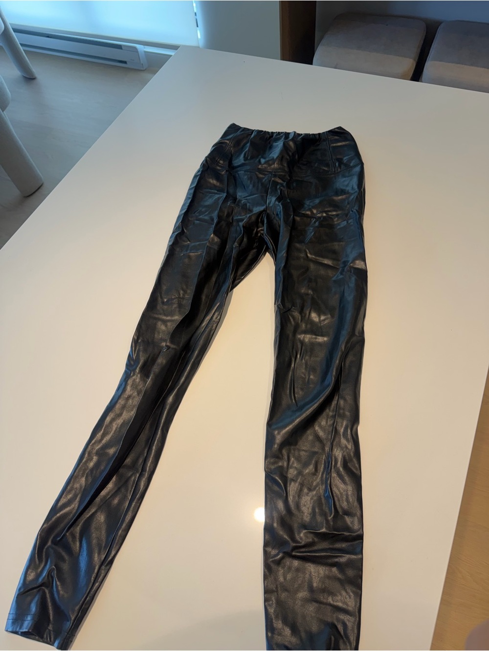 Aritzia Wilfred Women's Black Faux Leather Stretch leggings